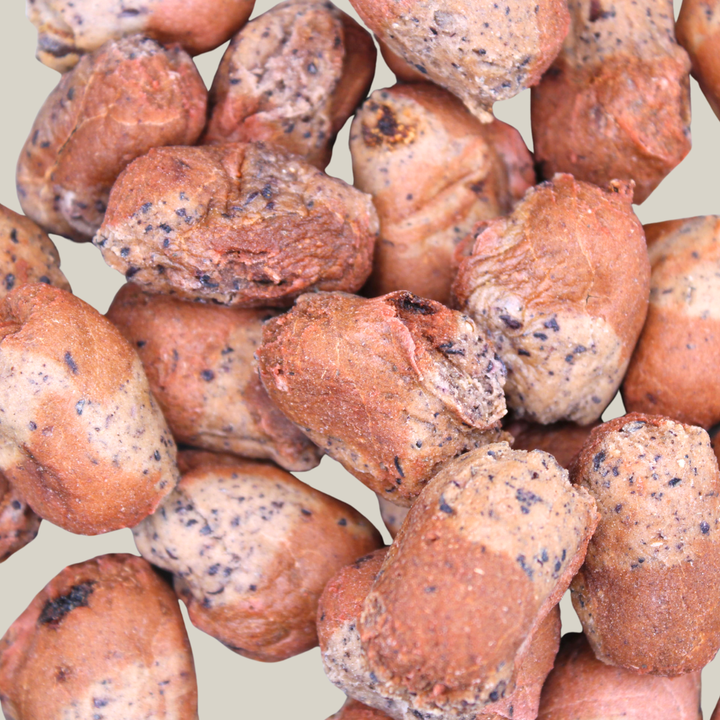 Nahaufnahme von Hundekeksen von Professor Keks