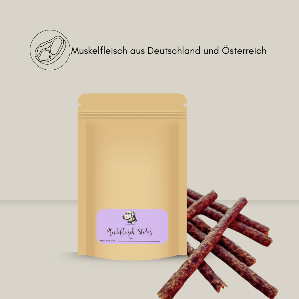Papiertüte gefüllt mit Pferdefleischsticks für Hunde und dem Hinweis Muskelfleisch aus Deutschland und Österreich